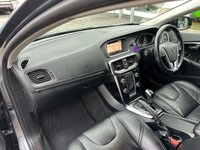 USED 2017 17 VOLVO V40 CROSS COUNTRY 2.0 D2 Pro Hatchback 5dr Diesel Manual Euro 6 (s/s) (120 ps) 