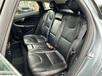 USED 2017 17 VOLVO V40 CROSS COUNTRY 2.0 D2 Pro Hatchback 5dr Diesel Manual Euro 6 (s/s) (120 ps) 