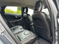 USED 2017 17 VOLVO V40 CROSS COUNTRY 2.0 D2 Pro Hatchback 5dr Diesel Manual Euro 6 (s/s) (120 ps) 