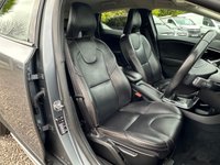 USED 2017 17 VOLVO V40 CROSS COUNTRY 2.0 D2 Pro Hatchback 5dr Diesel Manual Euro 6 (s/s) (120 ps) 