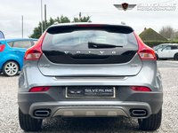 USED 2017 17 VOLVO V40 CROSS COUNTRY 2.0 D2 Pro Hatchback 5dr Diesel Manual Euro 6 (s/s) (120 ps) 
