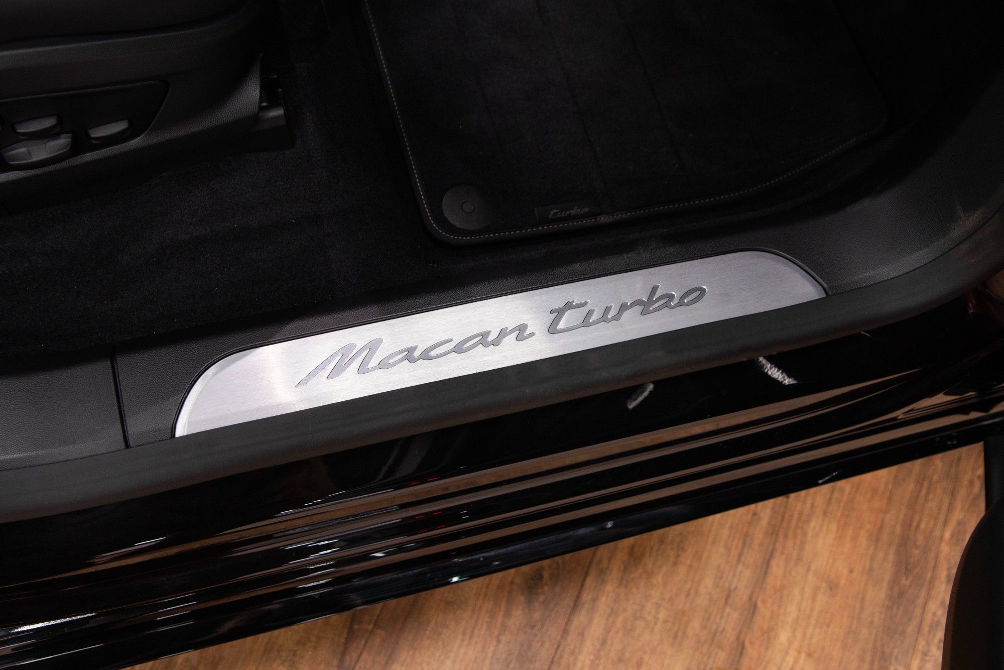 USED 2024 74 PORSCHE MACAN 100kWh Turbo Electric 