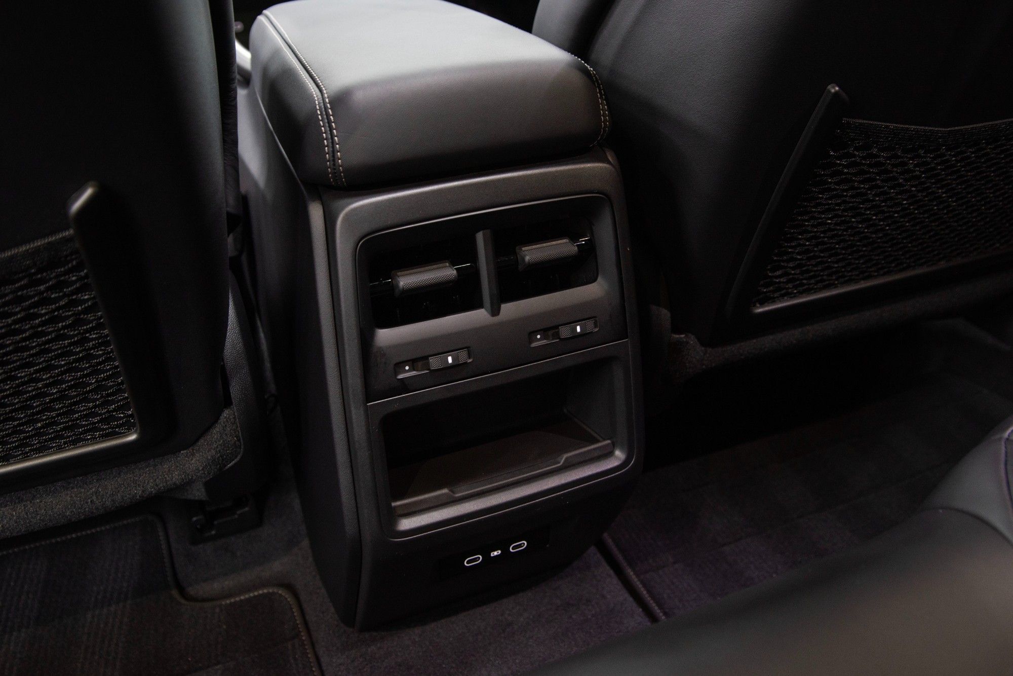 USED 2024 74 PORSCHE MACAN 100kWh Turbo Electric 