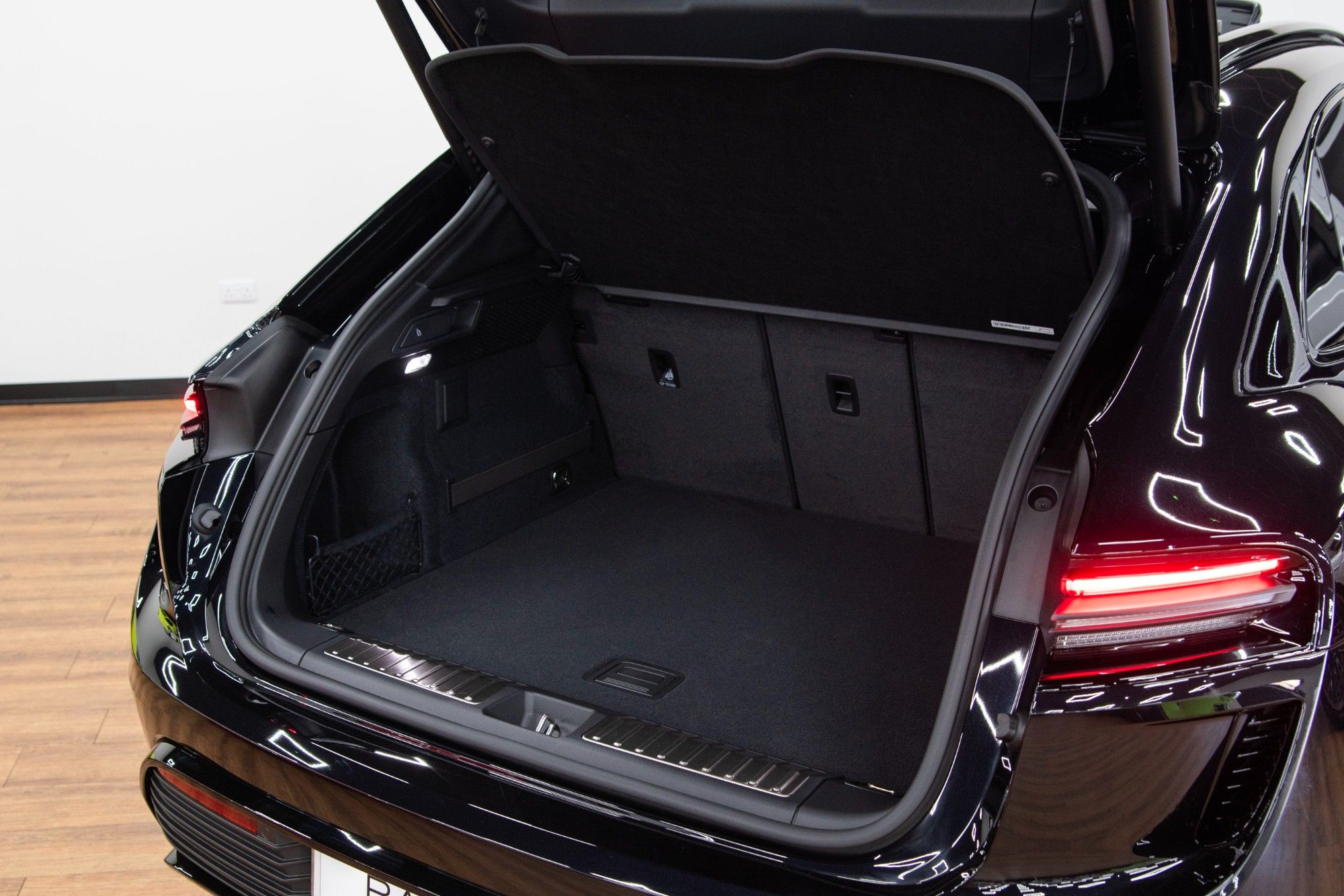 USED 2024 74 PORSCHE MACAN 100kWh Turbo Electric 