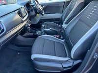 USED 2018 68 KIA STONIC 1.0 T-GDi 3 SUV Graphite Grey 5 Door Petrol Manual Euro 6 (s/s) (118 bhp) TOUCH SCREEN SAT NAV DAB RADIO MEDIA WITH APPLE CARPLAY REVERSE CAMERA CLIMATE CONTROL CRUISE CONTROL PRIVACY GLASS