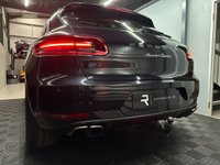 USED 2015 15 PORSCHE MACAN 3.6T V6 Turbo SUV 5dr Petrol PDK 4WD Euro 6 (s/s) (400 ps) &pound;8k of options