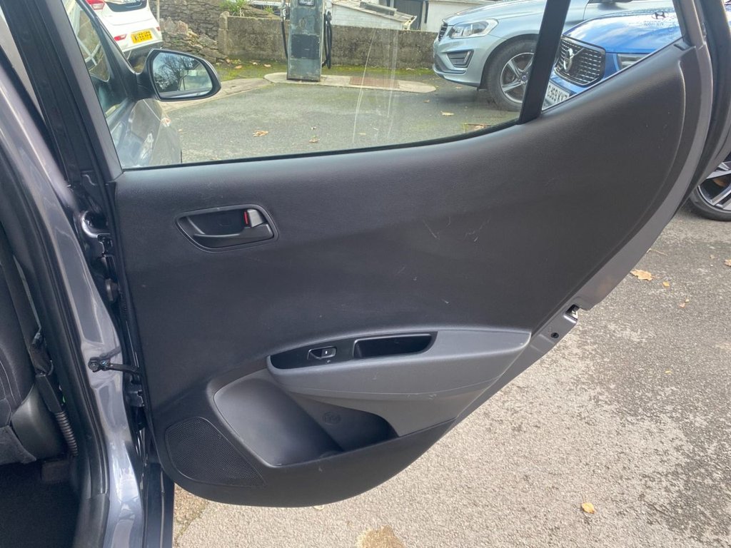 USED 2017 67 HYUNDAI I10 1.2 SE Hatchback 5dr Petrol Manual Euro 6 (87 ps) DAB AND BLUETOOTH