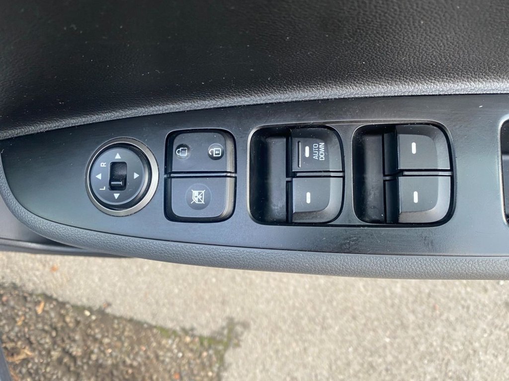 USED 2017 67 HYUNDAI I10 1.2 SE Hatchback 5dr Petrol Manual Euro 6 (87 ps) DAB AND BLUETOOTH