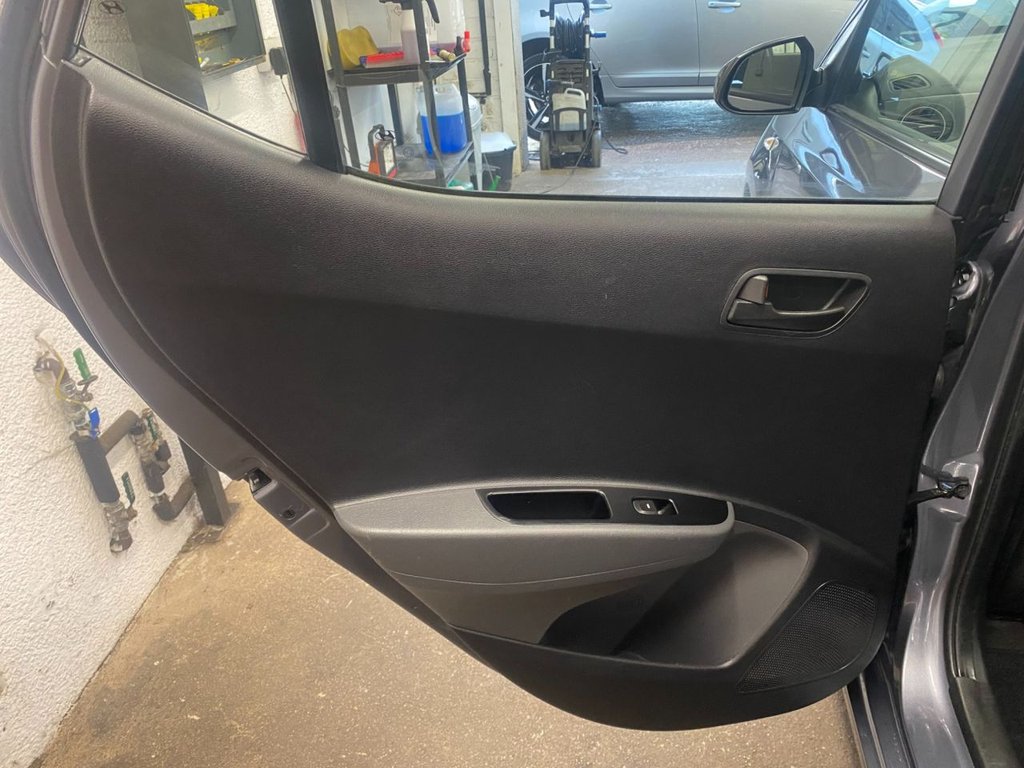 USED 2017 67 HYUNDAI I10 1.2 SE Hatchback 5dr Petrol Manual Euro 6 (87 ps) DAB AND BLUETOOTH