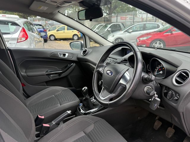 2015 FORD FIESTA - Photo 5