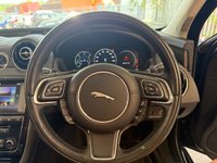 USED 2017 67 JAGUAR XJ 3.0d V6 Premium Luxury Saloon 4dr Diesel Auto Euro 6 (s/s) (300 ps)+FSH+2 KEYS+FULL LEATHER+NAVIGATION+PANORAMIC SUNROOF+ 2 KEYS+FSH+PANORAMIC SUNROOF+FULL LEATHER HEATED SEATS+BLUETOOTH+MEDIA+20" ALLOYS+PRIVACY+NAVIGATION+REVERSE CAMERA+PARKING AID+CLIMATE+CRUISE+HPI CLEAR