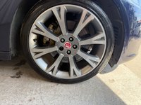 USED 2017 67 JAGUAR XJ 3.0d V6 Premium Luxury Saloon 4dr Diesel Auto Euro 6 (s/s) (300 ps)+FSH+2 KEYS+FULL LEATHER+NAVIGATION+PANORAMIC SUNROOF+ 2 KEYS+FSH+PANORAMIC SUNROOF+FULL LEATHER HEATED SEATS+BLUETOOTH+MEDIA+20" ALLOYS+PRIVACY+NAVIGATION+REVERSE CAMERA+PARKING AID+CLIMATE+CRUISE+HPI CLEAR