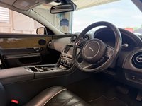 USED 2017 67 JAGUAR XJ 3.0d V6 Premium Luxury Saloon 4dr Diesel Auto Euro 6 (s/s) (300 ps)+FSH+2 KEYS+FULL LEATHER+NAVIGATION+PANORAMIC SUNROOF+ 2 KEYS+FSH+PANORAMIC SUNROOF+FULL LEATHER HEATED SEATS+BLUETOOTH+MEDIA+20" ALLOYS+PRIVACY+NAVIGATION+REVERSE CAMERA+PARKING AID+CLIMATE+CRUISE+HPI CLEAR