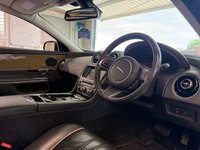 USED 2017 67 JAGUAR XJ 3.0d V6 Premium Luxury Saloon 4dr Diesel Auto Euro 6 (s/s) (300 ps)+FSH+2 KEYS+FULL LEATHER+NAVIGATION+PANORAMIC SUNROOF+ 2 KEYS+FSH+PANORAMIC SUNROOF+FULL LEATHER HEATED SEATS+BLUETOOTH+MEDIA+20" ALLOYS+PRIVACY+NAVIGATION+REVERSE CAMERA+PARKING AID+CLIMATE+CRUISE+HPI CLEAR