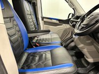 USED 2018 68 VOLKSWAGEN TRANSPORTER 2.0 TDI T28 BlueMotion Tech Highline 6 Seater Window Van 5dr Diesel Manual FWD SWB Euro 6 (s/s) (150 ps) 6 Seater, 6 Speed, 150 BHP, Airconditioning , Full Leather