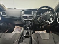 USED 2017 67 VOLVO V40 2.0 T2 Momentum Nav Plus Hatchback 5dr Petrol Manual Euro 6 (s/s) (122 ps) 