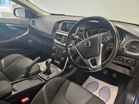 USED 2017 67 VOLVO V40 2.0 T2 Momentum Nav Plus Hatchback 5dr Petrol Manual Euro 6 (s/s) (122 ps) 