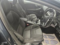 USED 2017 67 VOLVO V40 2.0 T2 Momentum Nav Plus Hatchback 5dr Petrol Manual Euro 6 (s/s) (122 ps) 