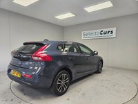 USED 2017 67 VOLVO V40 2.0 T2 Momentum Nav Plus Hatchback 5dr Petrol Manual Euro 6 (s/s) (122 ps) 