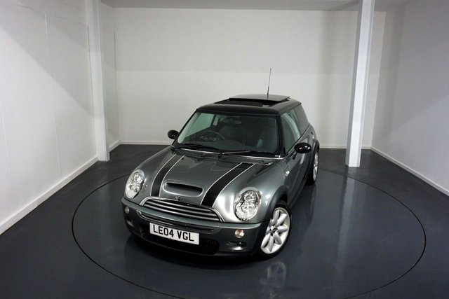 2004 04 MINI Hatch 1.6 Cooper S-2 OWNER CAR FINISHED IN DARK SILVER METALLIC WITH BLACK PANTHER HALF LEATHER UPHOLSTERY-17