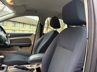 USED 2005 05 FORD FOCUS 1.6 Zetec Climate Hatchback 5dr Petrol Manual (161 g/km, 99 bhp) 