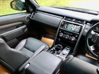 USED 2018 18 LAND ROVER DISCOVERY 3.0 Si6 V6 HSE Luxury SUV 5dr Petrol Auto 4WD Euro 6 (s/s) (340 ps) ONLY 22,500 MILES//GREAT SERViCE HISTORY //7-SEATER/PAN-ROOFS//360 CAMERAS//REAR PASSENGER SCREENS//ROOF BARS//MASSIVE SPEC WITH GREAT LOW MILAGE // HEADS -UP SCREEN//CENTRE ARM- REST FRIDGE//ELECTRICAL DEPLOYABLE TOWBAR (340 ps) ONLY 22,500 MILES//GREAT SERViCE HISTORY //7-SEATER/PAN-ROOFS//360 CAMERAS//REAR PASSENGER SCREENS//ROOF BARS//MASSIVE SPEC WITH GREAT LOW MILAGE