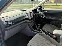 USED 2020 70 VOLKSWAGEN T-CROSS 1.0 TSI SE SUV 5dr Petrol Manual Euro 6 (s/s) (110 ps) CRUISE CONTROL* BLUETOOTH PHONE & AUDIO* DAB RADIO* USB POINTS IN THE FRONT & REAR* AIR CONDITIONING* ROOF RAILS* 17 " ALLOY WHEELS* MULTI FUNCTION STEERING WHEEL*