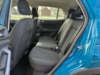 USED 2020 70 VOLKSWAGEN T-CROSS 1.0 TSI SE SUV 5dr Petrol Manual Euro 6 (s/s) (110 ps) CRUISE CONTROL* BLUETOOTH PHONE & AUDIO* DAB RADIO* USB POINTS IN THE FRONT & REAR* AIR CONDITIONING* ROOF RAILS* 17 " ALLOY WHEELS* MULTI FUNCTION STEERING WHEEL*