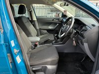 USED 2020 70 VOLKSWAGEN T-CROSS 1.0 TSI SE SUV 5dr Petrol Manual Euro 6 (s/s) (110 ps) CRUISE CONTROL* BLUETOOTH PHONE & AUDIO* DAB RADIO* USB POINTS IN THE FRONT & REAR* AIR CONDITIONING* ROOF RAILS* 17 " ALLOY WHEELS* MULTI FUNCTION STEERING WHEEL*