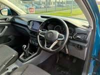 USED 2020 70 VOLKSWAGEN T-CROSS 1.0 TSI SE SUV 5dr Petrol Manual Euro 6 (s/s) (110 ps) CRUISE CONTROL* BLUETOOTH PHONE & AUDIO* DAB RADIO* USB POINTS IN THE FRONT & REAR* AIR CONDITIONING* ROOF RAILS* 17 " ALLOY WHEELS* MULTI FUNCTION STEERING WHEEL*