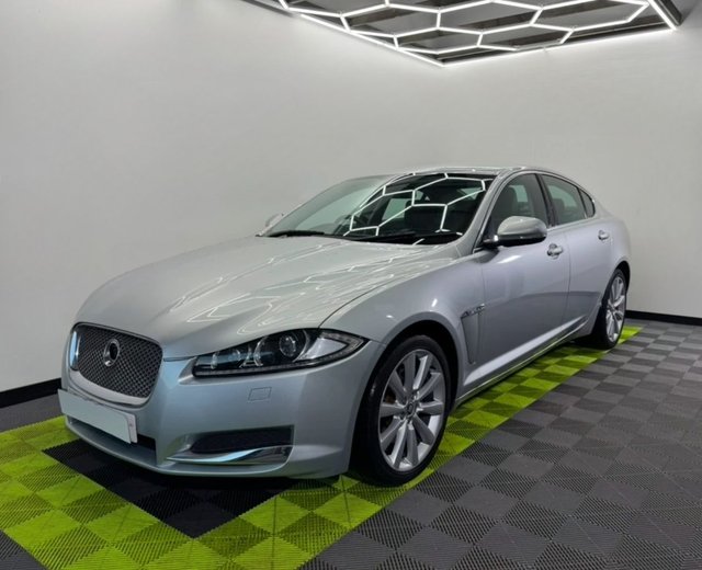 2013 XF 2.2D PREMIUM LUXURY SALOON 4DR DIESEL AUTO EURO 5 S S 200... photo
