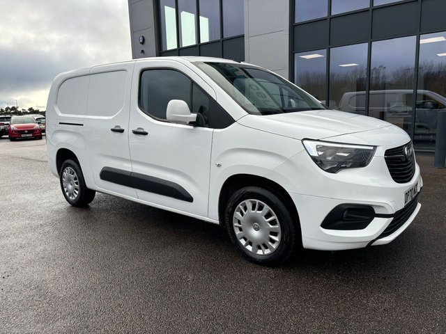 2020 70 Vauxhall Combo 1.5 TURBO D 2300 SPORTIVE L2 H1 100PS