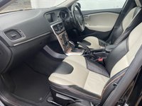 USED 2013 63 VOLVO V40 CROSS COUNTRY 2.0 D3 SE Nav Hatchback 5dr Diesel Geartronic Euro 5 (s/s) (150 ps) www.suffolkcarcentre.co.uk - Located at Lowestoft