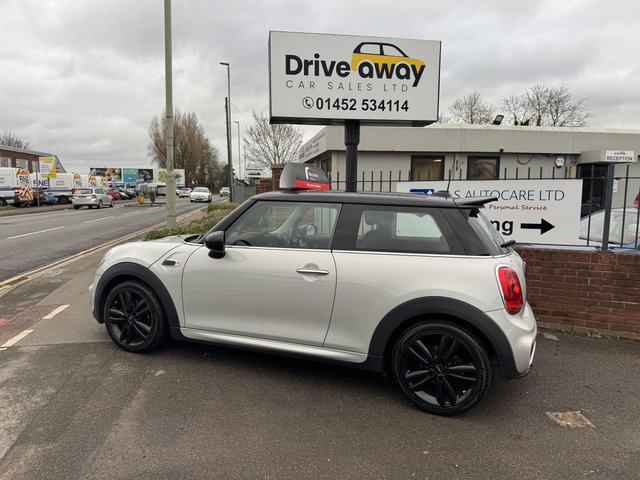 2017 17 MINI Hatch 1.5 Cooper Hatchback 3dr Petrol Manual Euro 6 (s/s) (136 ps)