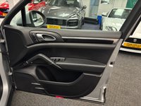 USED 2010 10 PORSCHE CAYENNE 3.0h V6 S SUV 5dr Petrol Hybrid TiptronicS 4WD Euro 5 (s/s) (380 ps) UK DELIVERY FLAT FEE &pound;175 (SUBJECT TO DEAL) *OVER 100 IMAGES ON OUR WEBSITE*BESPOKE FINANCE ARRANGED*PART EXCHANGE WELCOME*ALL VEHICLES HPI CLEAR