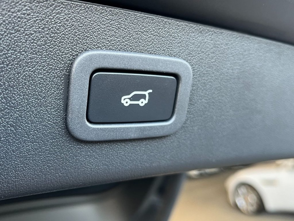 USED 2019 19 JAGUAR XF 2.0i Portfolio GPF Sportbrake 5dr Petrol Auto Euro 6 (s/s) (250 ps) 