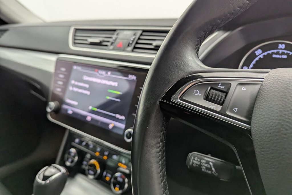 USED 2020 69 SKODA SUPERB 2.0 TDI SE Technology Hatchback 5dr Diesel DSG Euro 6 (s/s) (150 ps) Sat Nav Apple Car Play