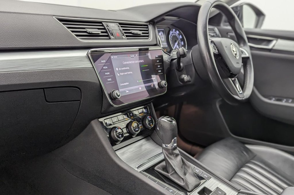 USED 2020 69 SKODA SUPERB 2.0 TDI SE Technology Hatchback 5dr Diesel DSG Euro 6 (s/s) (150 ps) Sat Nav Apple Car Play