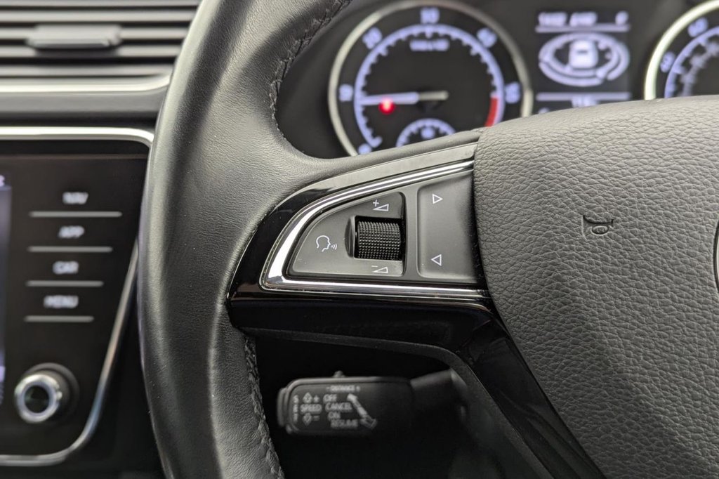USED 2020 69 SKODA SUPERB 2.0 TDI SE Technology Hatchback 5dr Diesel DSG Euro 6 (s/s) (150 ps) Sat Nav Apple Car Play