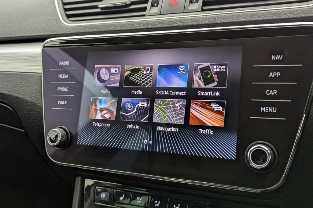 USED 2020 69 SKODA SUPERB 2.0 TDI SE Technology Hatchback 5dr Diesel DSG Euro 6 (s/s) (150 ps) Sat Nav Apple Car Play