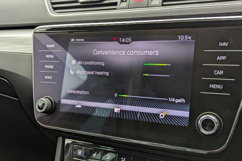 USED 2020 69 SKODA SUPERB 2.0 TDI SE Technology Hatchback 5dr Diesel DSG Euro 6 (s/s) (150 ps) Sat Nav Apple Car Play