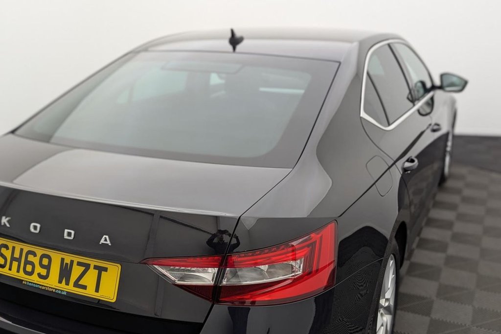 USED 2020 69 SKODA SUPERB 2.0 TDI SE Technology Hatchback 5dr Diesel DSG Euro 6 (s/s) (150 ps) Sat Nav Apple Car Play