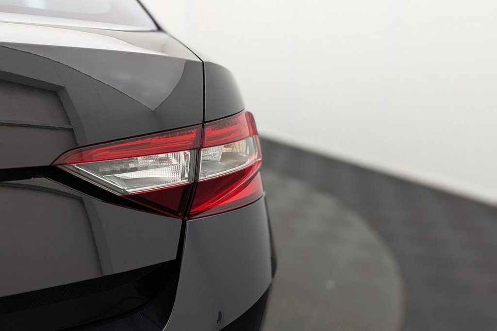 USED 2020 69 SKODA SUPERB 2.0 TDI SE Technology Hatchback 5dr Diesel DSG Euro 6 (s/s) (150 ps) Sat Nav Apple Car Play