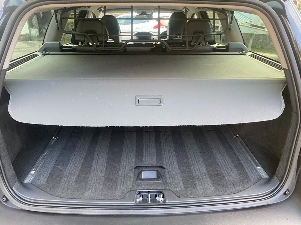USED 2014 14 VOLVO XC70 2.4 D5 SE Lux Estate 5dr Diesel Geartronic AWD Euro 5 (215 ps) WINTER AND FAMILY PACK