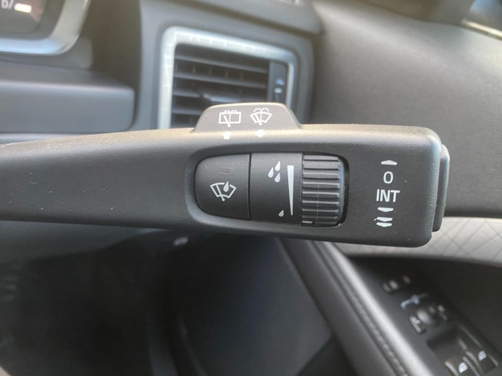 USED 2014 14 VOLVO XC70 2.4 D5 SE Lux Estate 5dr Diesel Geartronic AWD Euro 5 (215 ps) WINTER AND FAMILY PACK