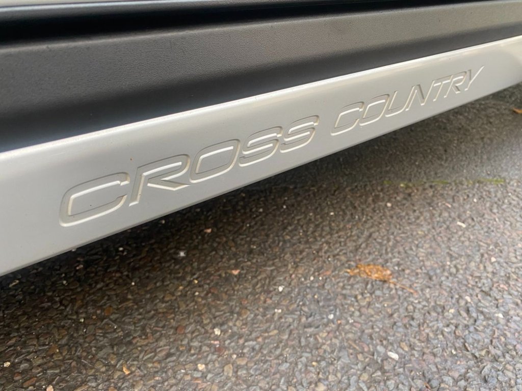 USED 2014 14 VOLVO XC70 2.4 D5 SE Lux Estate 5dr Diesel Geartronic AWD Euro 5 (215 ps) WINTER AND FAMILY PACK