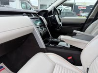 USED 2018 68 LAND ROVER DISCOVERY 3.0 SD V6 HSE SUV 5dr Diesel Auto 4WD Euro 6 (s/s) (306 ps) A REALLY STUNNING ADDITION TO OUR FORECOURT+ONLY 2 FORMER KEEPERS+7 SEATER+DIESEL+AUTOMATIC+ULEZ COMPLIANT+CRUISE CONTROL+FULL PANORAMIC GLASS ROOF+FULL LEATHER INTERIOR+SATELLITE NAVIGATION+PARK ASSIST+CLIMATE CONTROL+20 INCH ALLOY WHEELS+FULL RANGE OF FINANCE OPTIONS AVAILABLE+READY TO DRIVE AWAY TODAY SO CALL NOW TO ARRANGE A VIEWING!!!!!!!!!!!!!!!!!!!!!!!!!!!!!!!!!!!!!!!!!!