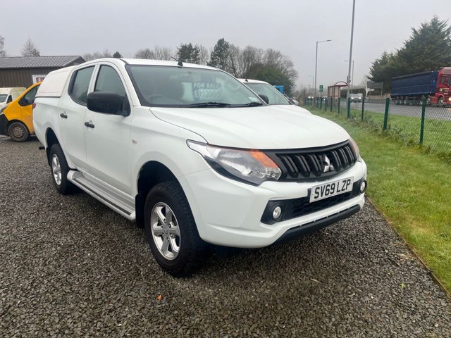 View our Mitsubishi L200 2.4 DI-D DC 4Life Pickup Double Cab 4dr Diesel Manual 4WD Euro 6 (s/s) (154 ps)