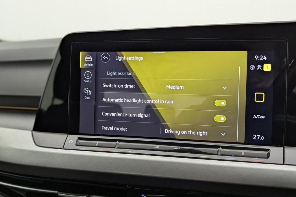USED 2021 21 VOLKSWAGEN GOLF 1.5 TSI Life Hatchback 5dr Petrol Manual Euro 6 (s/s) (150 ps) Sat Nav Apple Car Play
