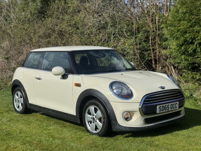 View our MINI Hatch 1.5 Cooper Hatchback 3dr Petrol Manual Euro 6 (s/s) (136 ps)